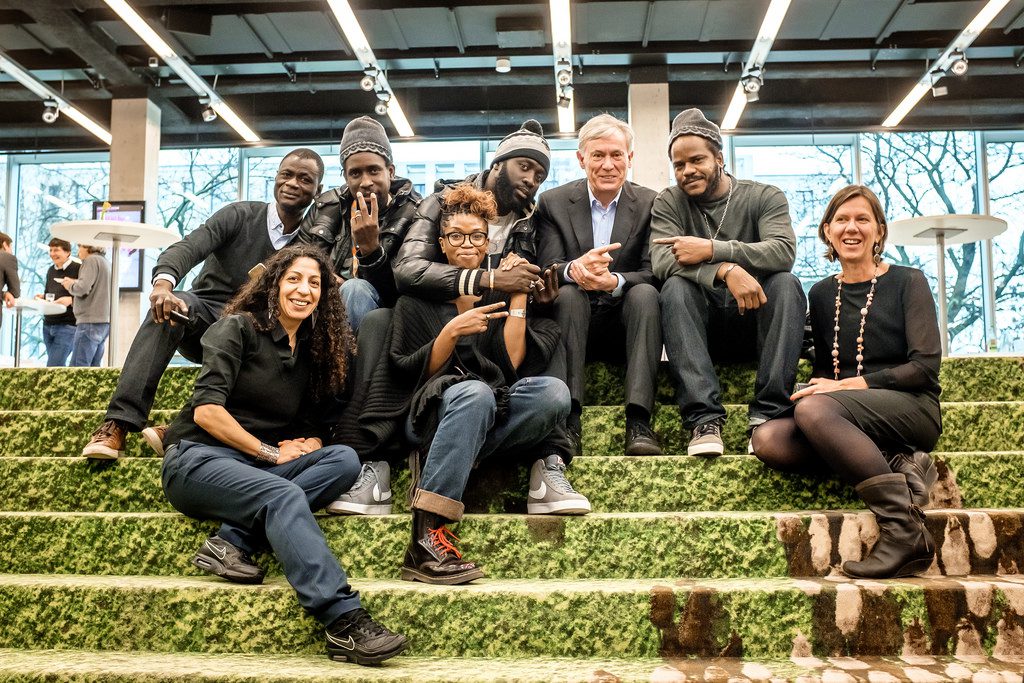 Horst Köhler with director-filmmaker Rama Thiaw, Senegalese rap group ‘Y’en a marre!’ and others, Berlin, February 2016 (Andi Weiland, Heinrich Böll Foundation, creative commons license – “share alike” 2.0 Generic (CC BY-SA 2.0), http://creativecommons.org/licenses/by-sa/2.0/deed.de).