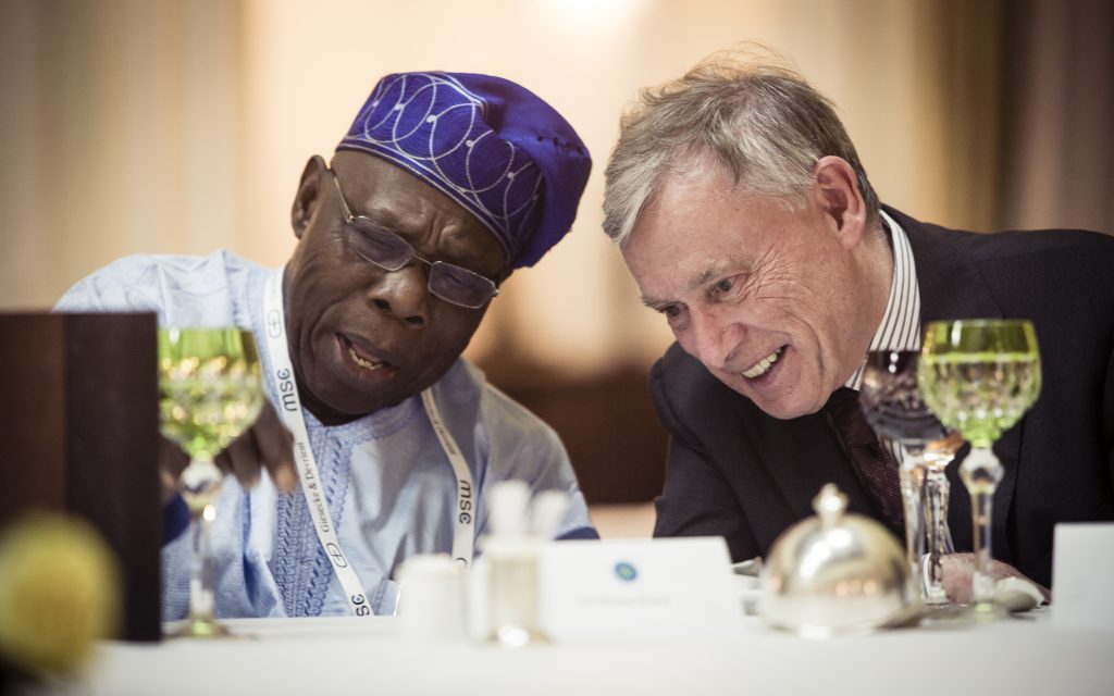 Former Nigerian President Olusegun Obasanjo and former Federal President Horst Köhler in conversation, Addis Ababa, April 2016 (Munich Security Conference, photo by Michael Kuhlmann).